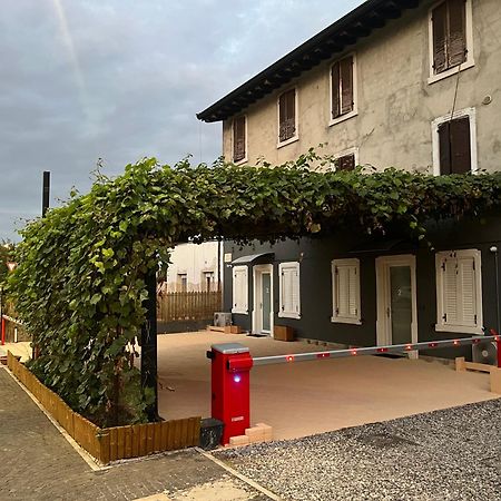La Pergola Suites Dossobuono Bagian luar foto